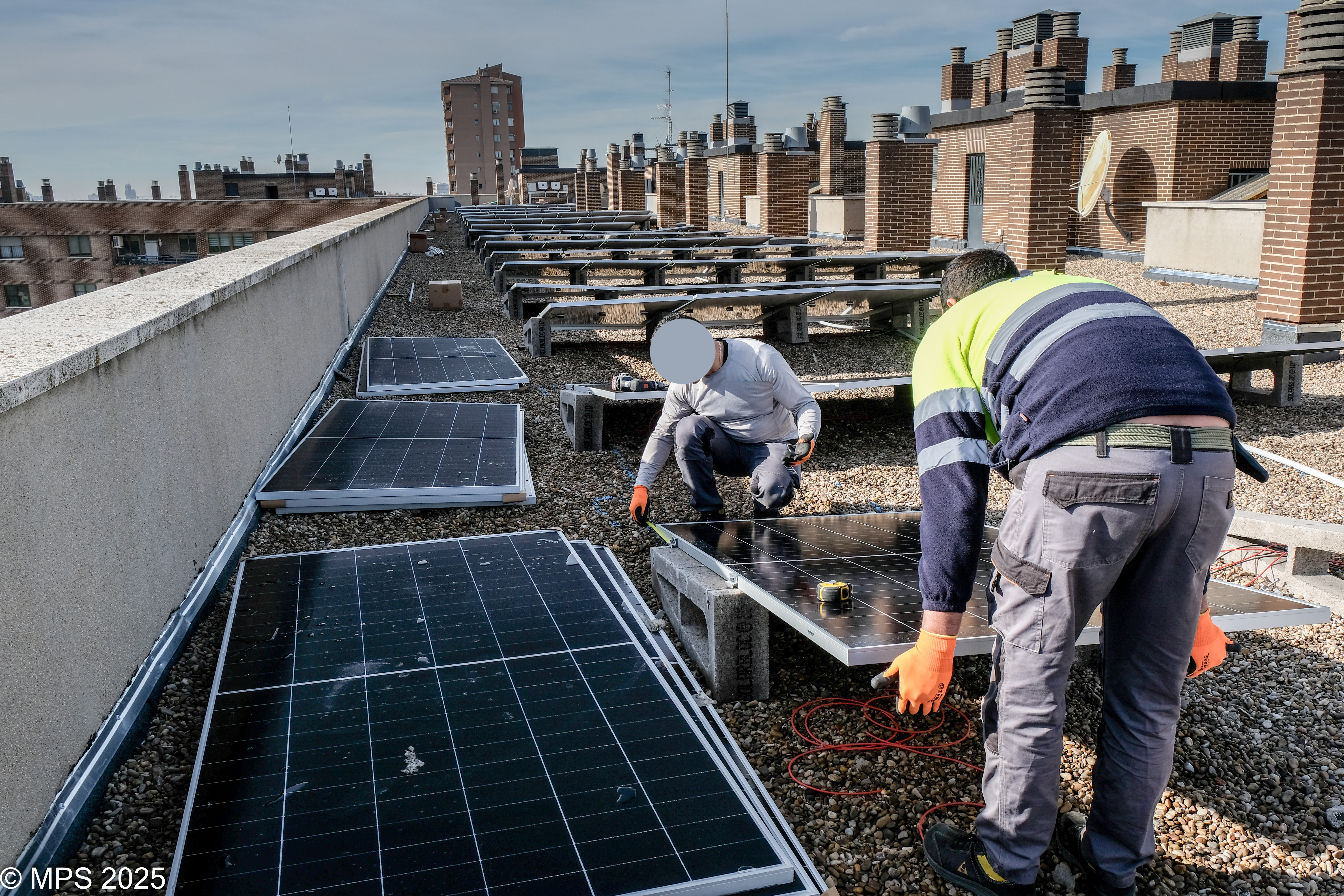
Montando las últimas placas en la cubierta 1
                            